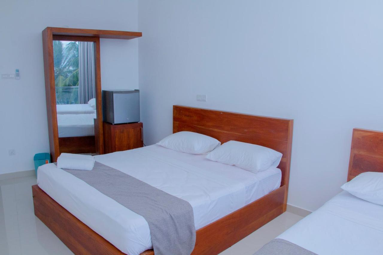 Marakolliya Beach Resort Tangalle Dış mekan fotoğraf